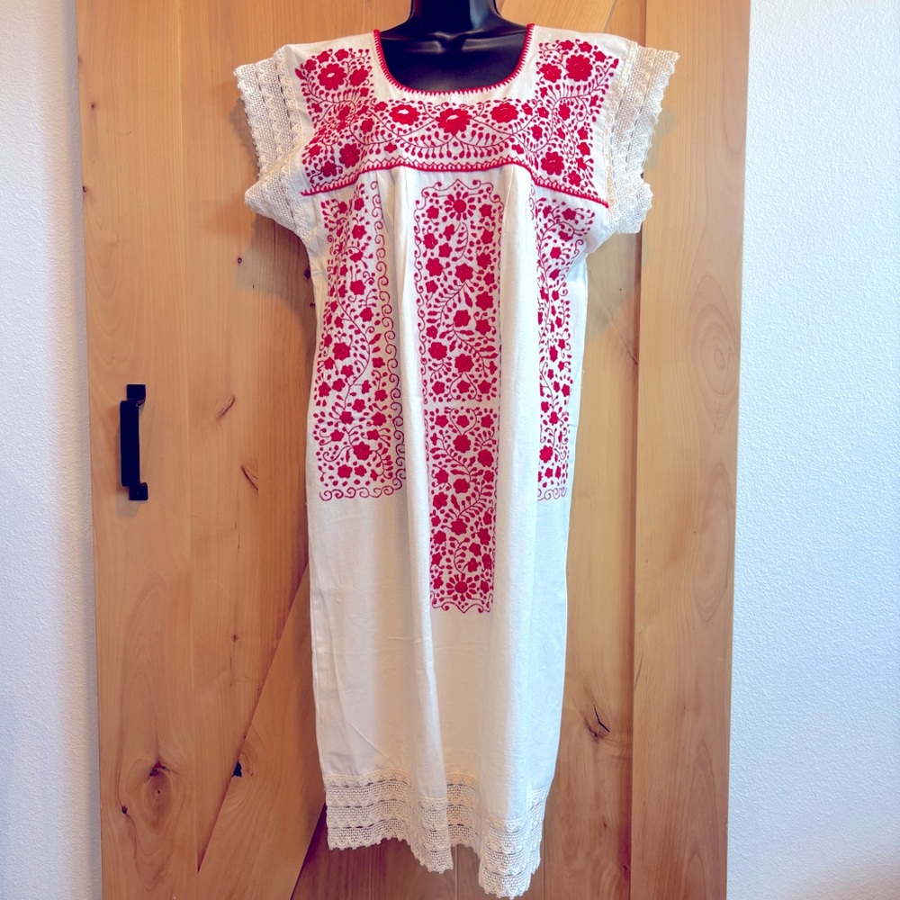 💕New Listing 💕 Stunning handmade embroidered cotton-manta kimono dress